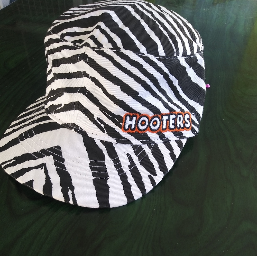 Vintage 90s Zubaz x Hooters Zebra Print Hat